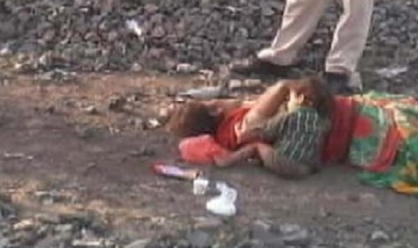 മരണം കൊണ്ട്പോയപ്പോഴും തന്റെ കുഞ്ഞിന്റെ വിശപ്പ്‌ മാറ്റിയ അമ്മ; ഈ ചങ്കുപൊട്ടുന്ന കാഴ്ച കണ്ടുനില്‍ക്കാനാവുമോ?