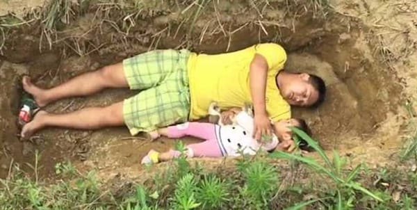 മരണമെത്തുന്ന നേരത്തും നീ ഭയപെടരുത് മകളെ...പിഞ്ചുമകളെ മരണത്തിനൊരുക്കുന്ന ഒരച്ഛന്‍